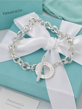 Authenticated Tiffany & Co Toggle Bracelet Charm Silver Return to Tiffany 8.75”